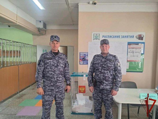 В Югре Росгвардия обеспечила безопасность при проведении Единого дня голосования