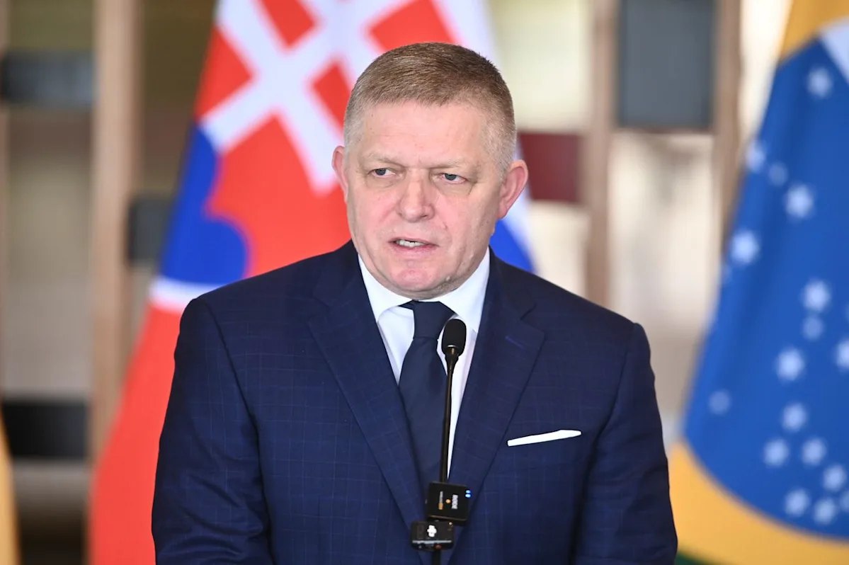Министр обороны Словакии Калиняк назвал поездку Роберта Фицо в Москву знаком уважения