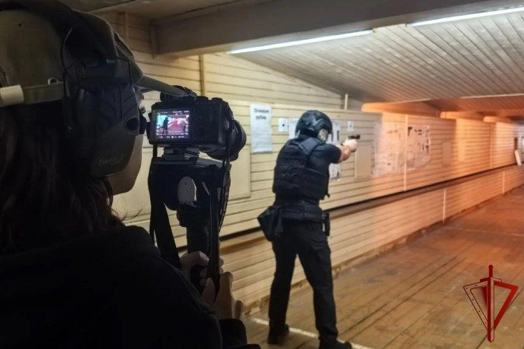 В Югре сотрудники ОМОН Росгвардии провели встречи со школьниками и поблагодарили региональные СМИ за сотрудничество