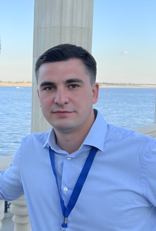 Из 48 тысяч — в трёхсотку: управленец из строительной отрасли прошёл в полуфинал престижного конкурса
